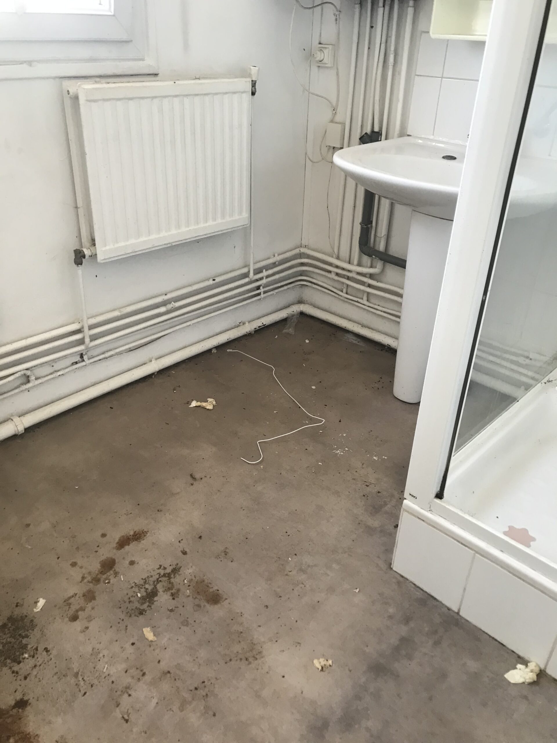 Logement avant nettoyage extrême par NJT Nettoyage